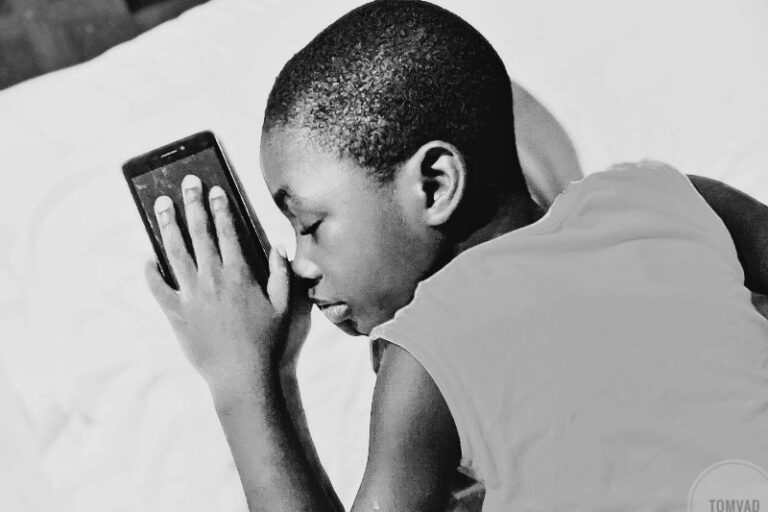 5 Risks of a Child Using a Mobile Phone With Great Tips Tomvad