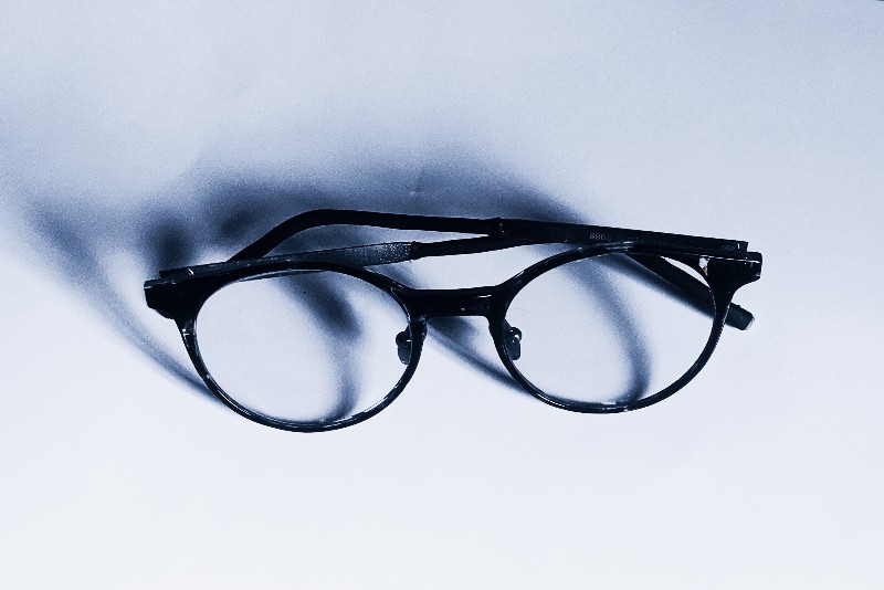 A photochromic glasses