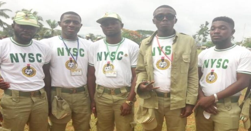 Five corps members taking a picture in the nysc camp